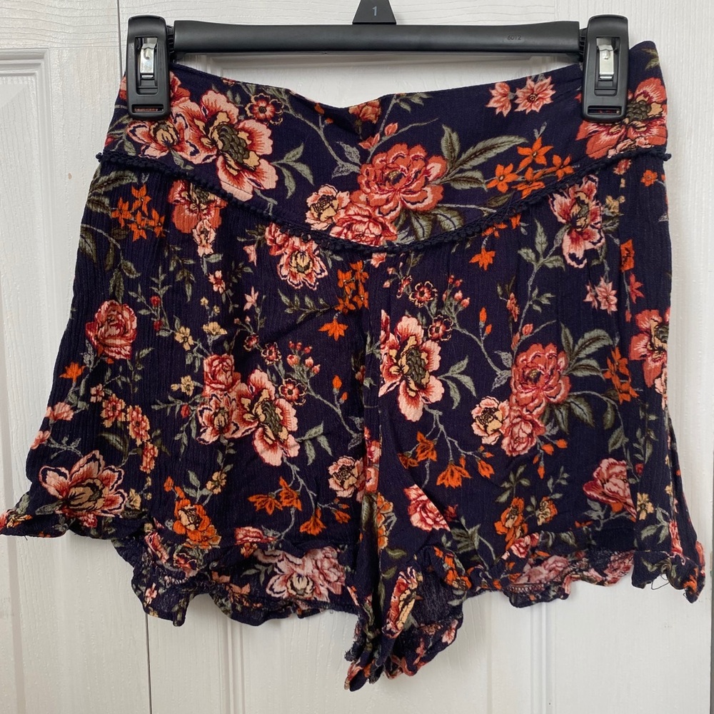 American Eagle Flowy Floral Shorts